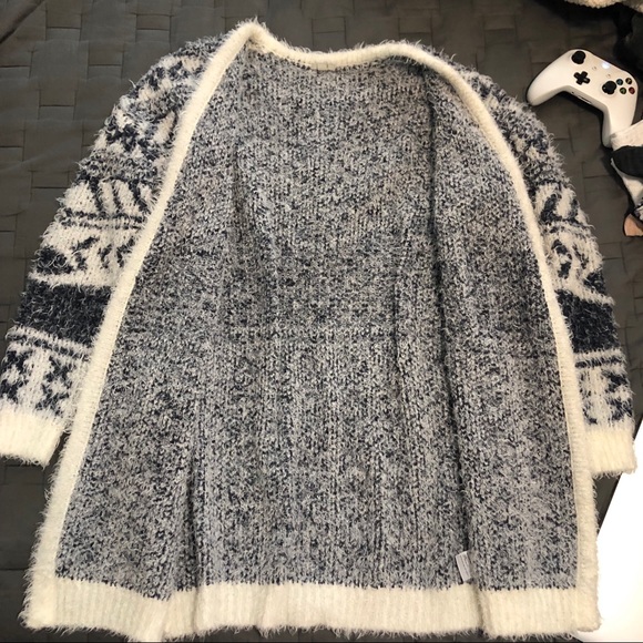 Urban Outfitters Oversized Cardigan - Picture 3 of 6